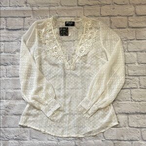 Nasty Gal Sheer White Eyelash Lace V-Neck Collar Long Sleeve Blouse Size M NWT